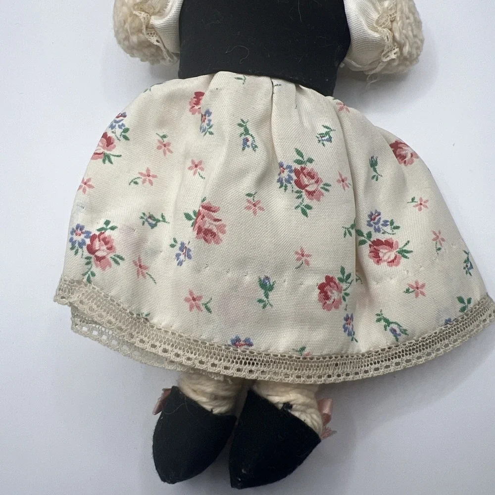 Handmade Dutch Doll‎